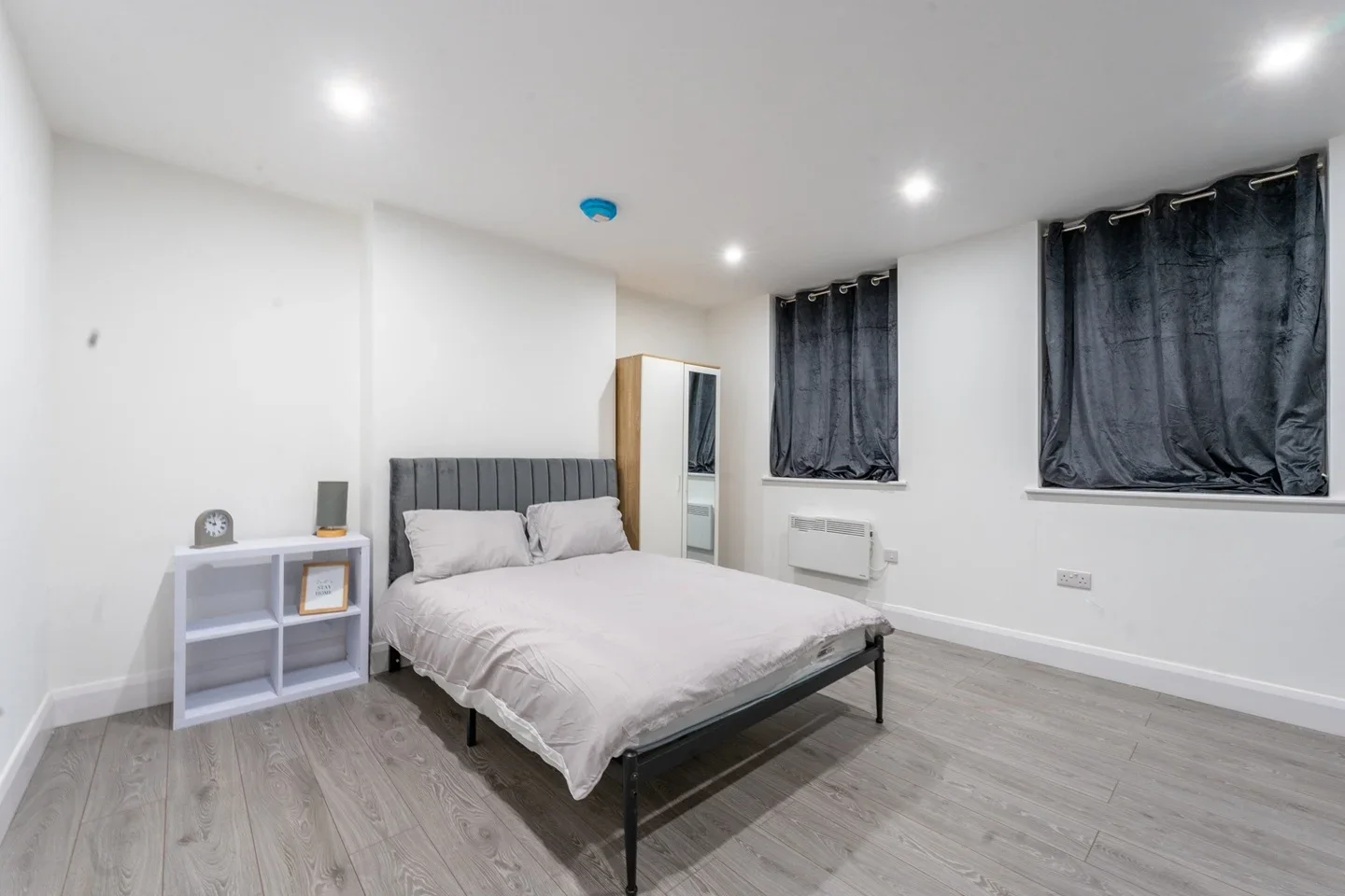 Flat Browning Street in Greater London