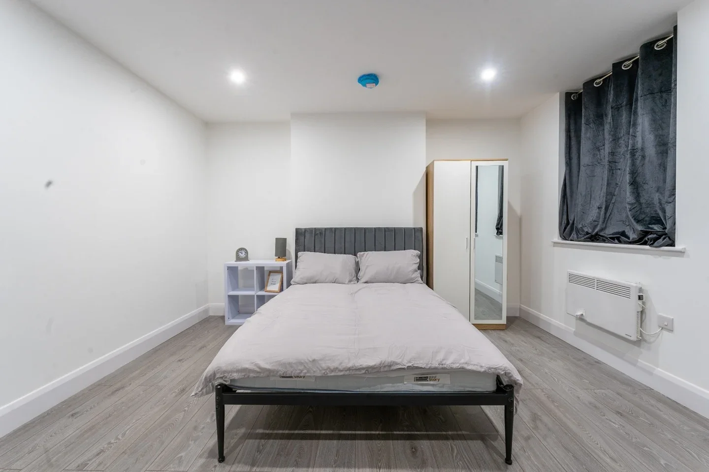 Flat Browning Street in Greater London