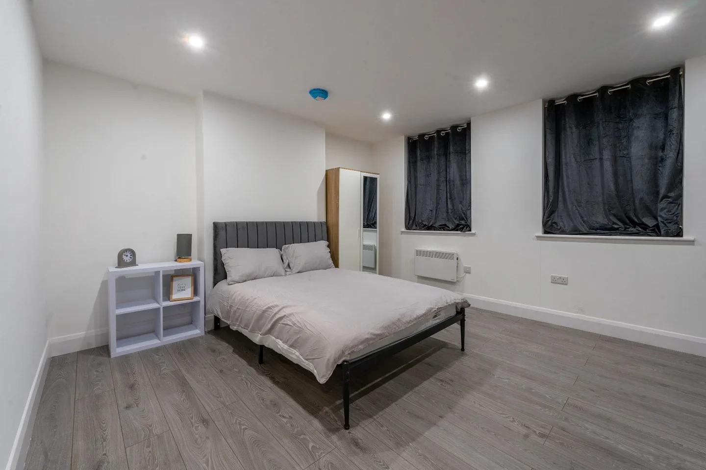 Flat Browning Street in Greater London