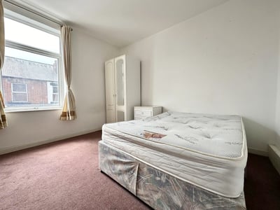 Flat Woodholm Road in Sheffield