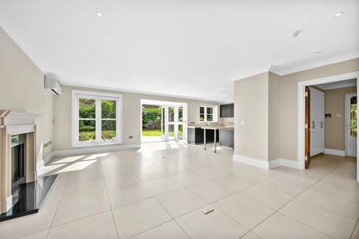 Flat Eastcott Close in Greater London