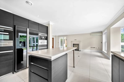 Flat Eastcott Close in Greater London