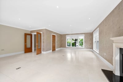 Flat Eastcott Close in Greater London