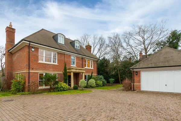 Flat Eastcott Close in Greater London