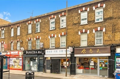 Flat Calvert Road in Greater London