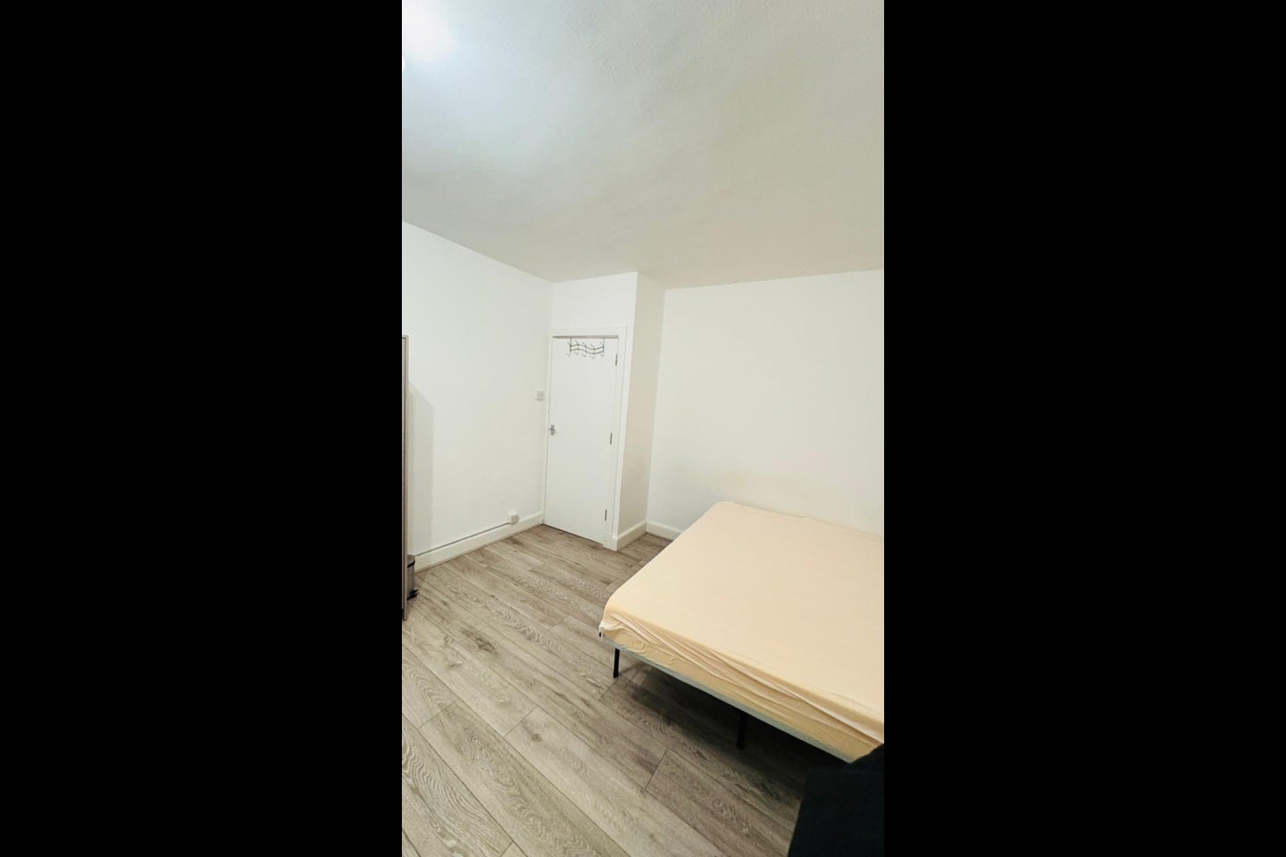 Room Hendon Way in Greater London