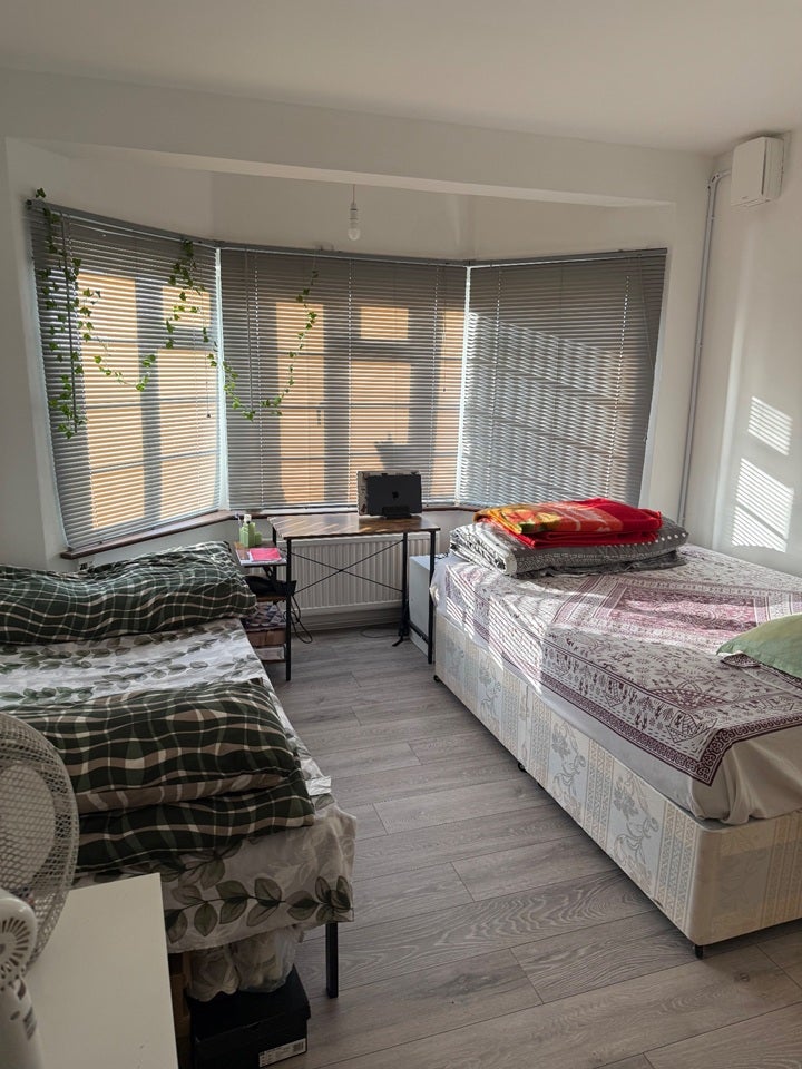 Room Hendon Way in Greater London
