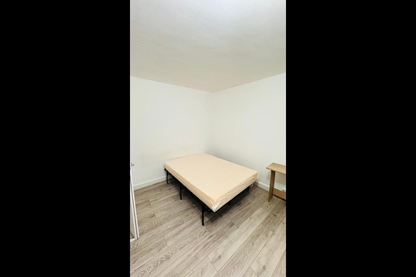 Room Hendon Way in Greater London
