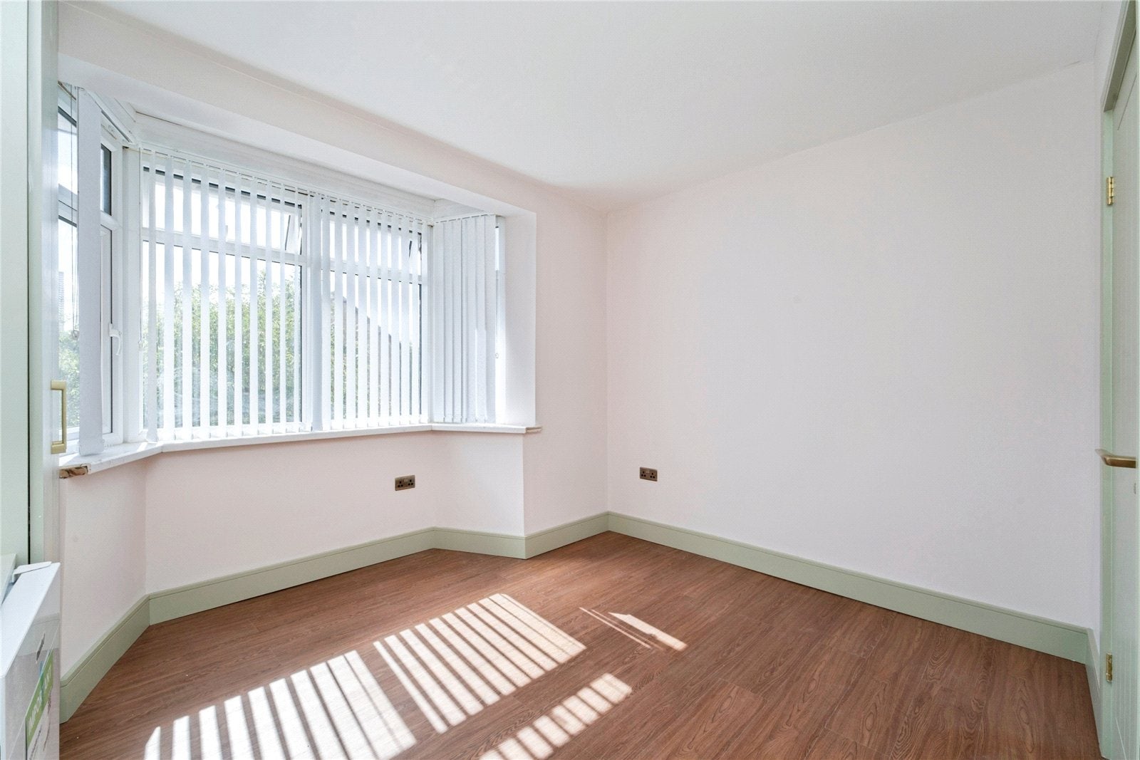 Room Nigel Close in Greater London