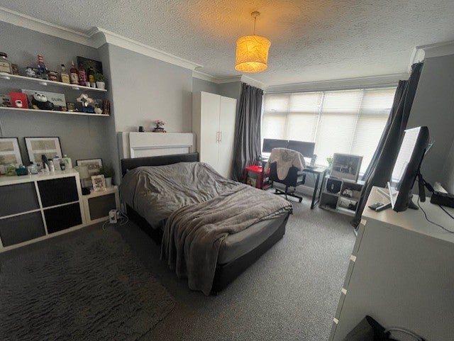 House Dennistead Crescent in Leeds