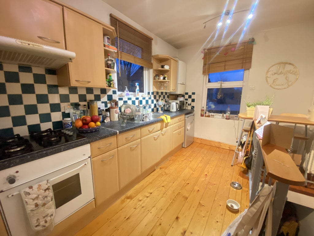 Flat Francis Road in Greater London
