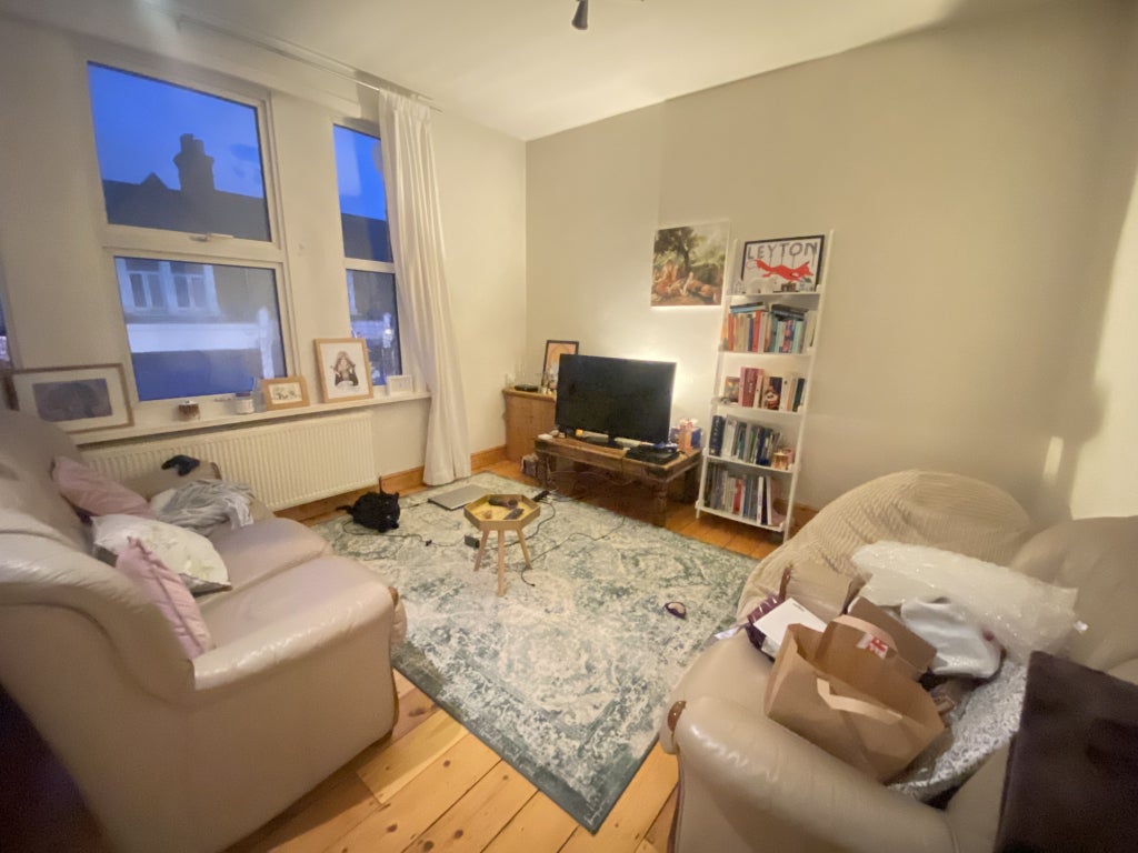 Flat Francis Road in Greater London