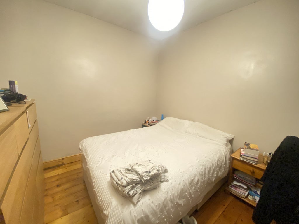 Flat Francis Road in Greater London