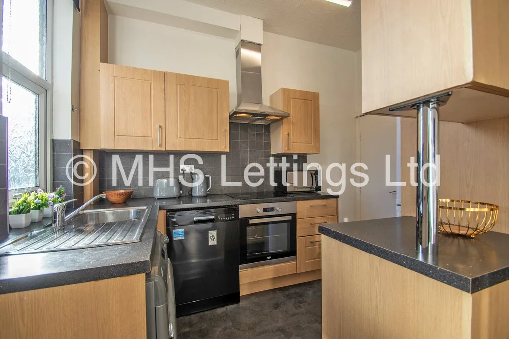 Flat Lumley Avenue in Leeds