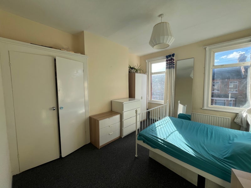 Room Merton Road in Greater London