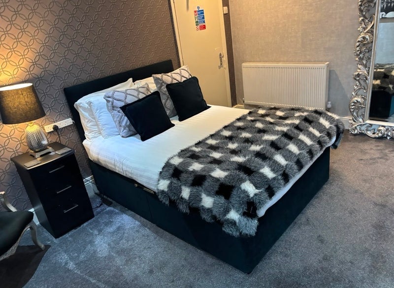 Room Bath Street in Southport