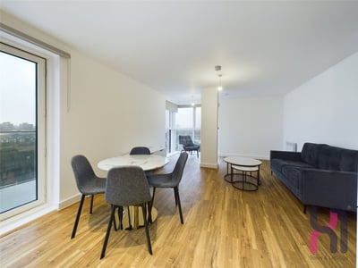 Flat Pomona Strand in Trafford