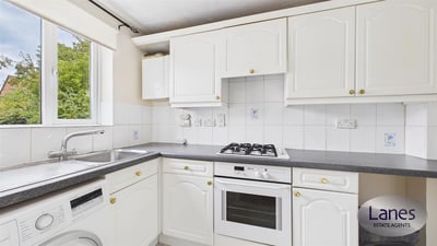 House Pettys Close in Cheshunt