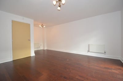 House Wraysbury Drive in Greater London