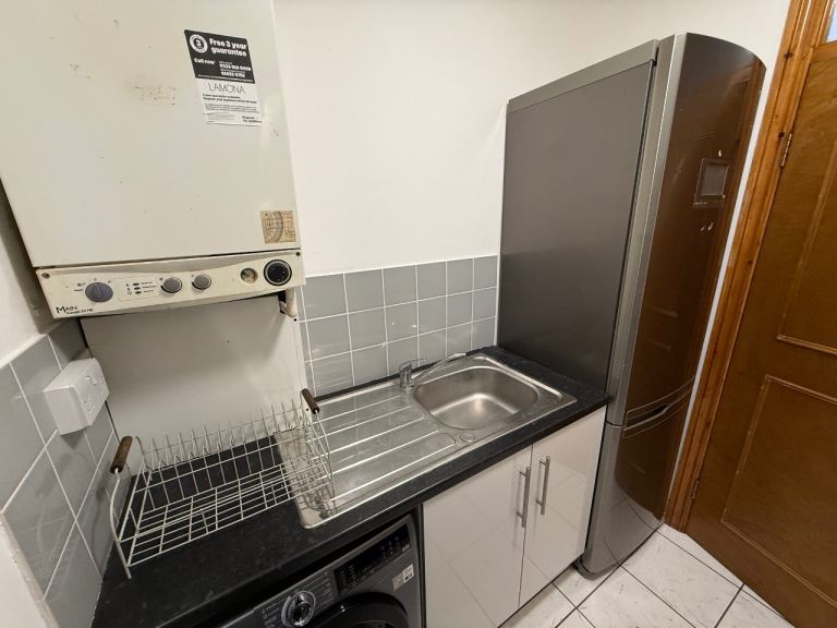 Flat Simonds Road in Greater London