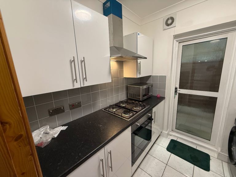 Flat Simonds Road in Greater London