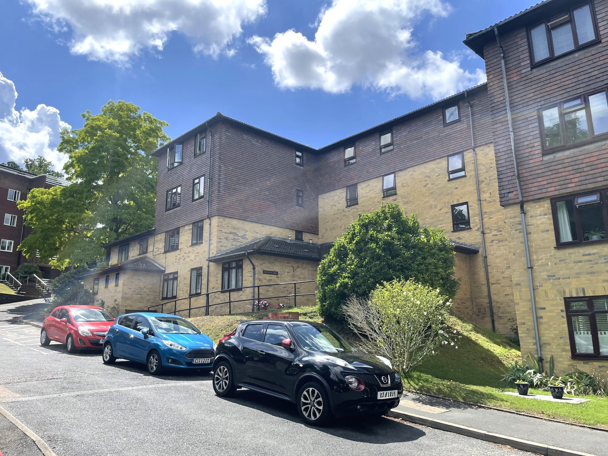 Flat Manor Road in Greater London