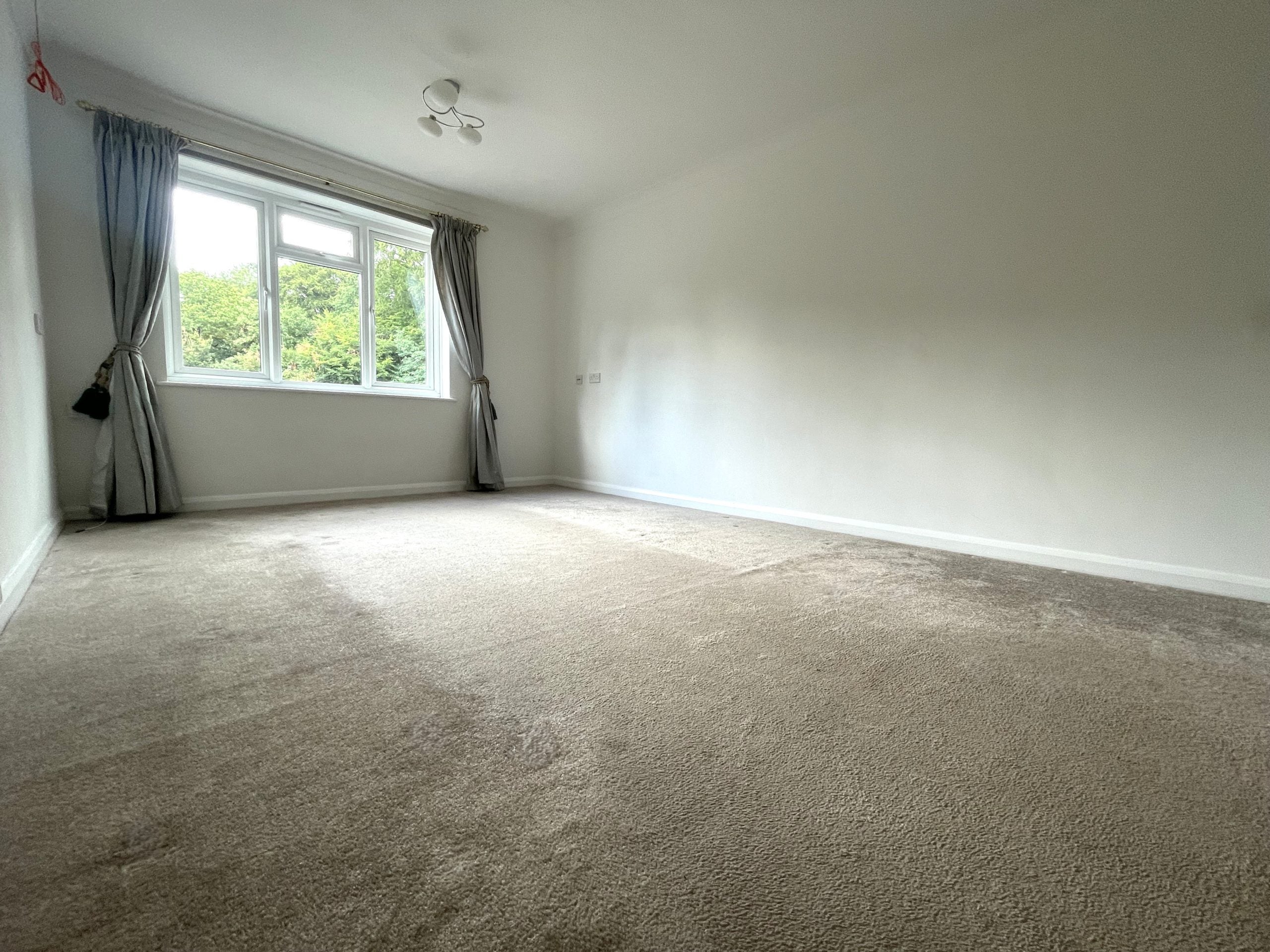 Flat Manor Road in Greater London