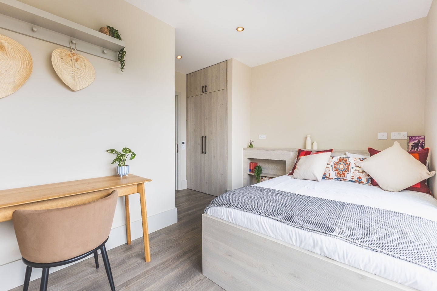 Room Augustus Road in Greater London