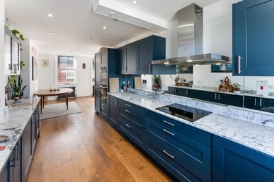 Flat Settles Street in Greater London
