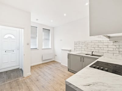 Flat Lower Road in Greater London