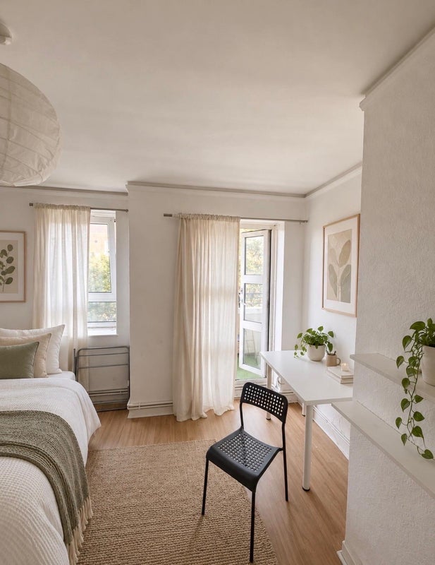 Room Meadow Road in Greater London