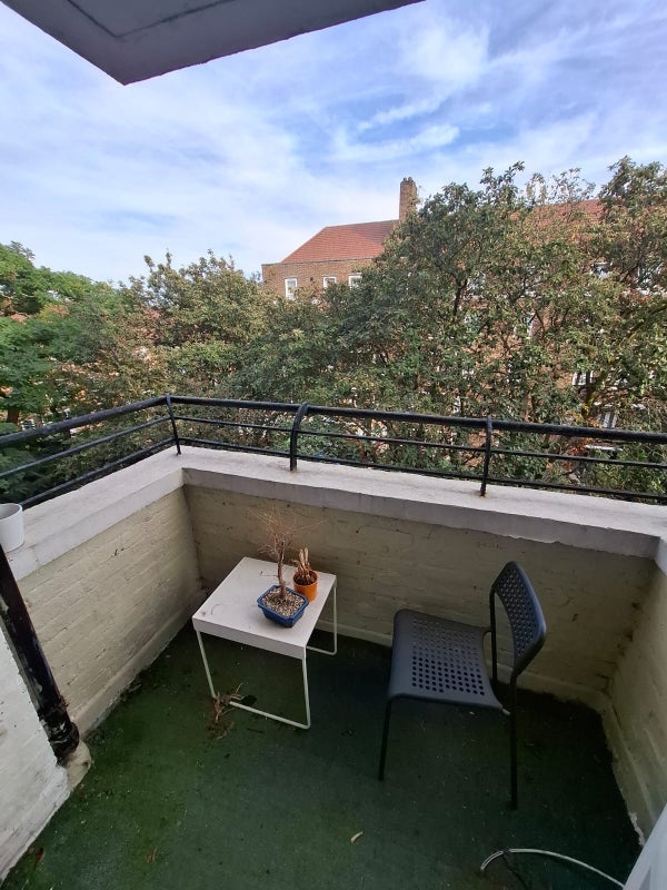 Room Meadow Road in Greater London