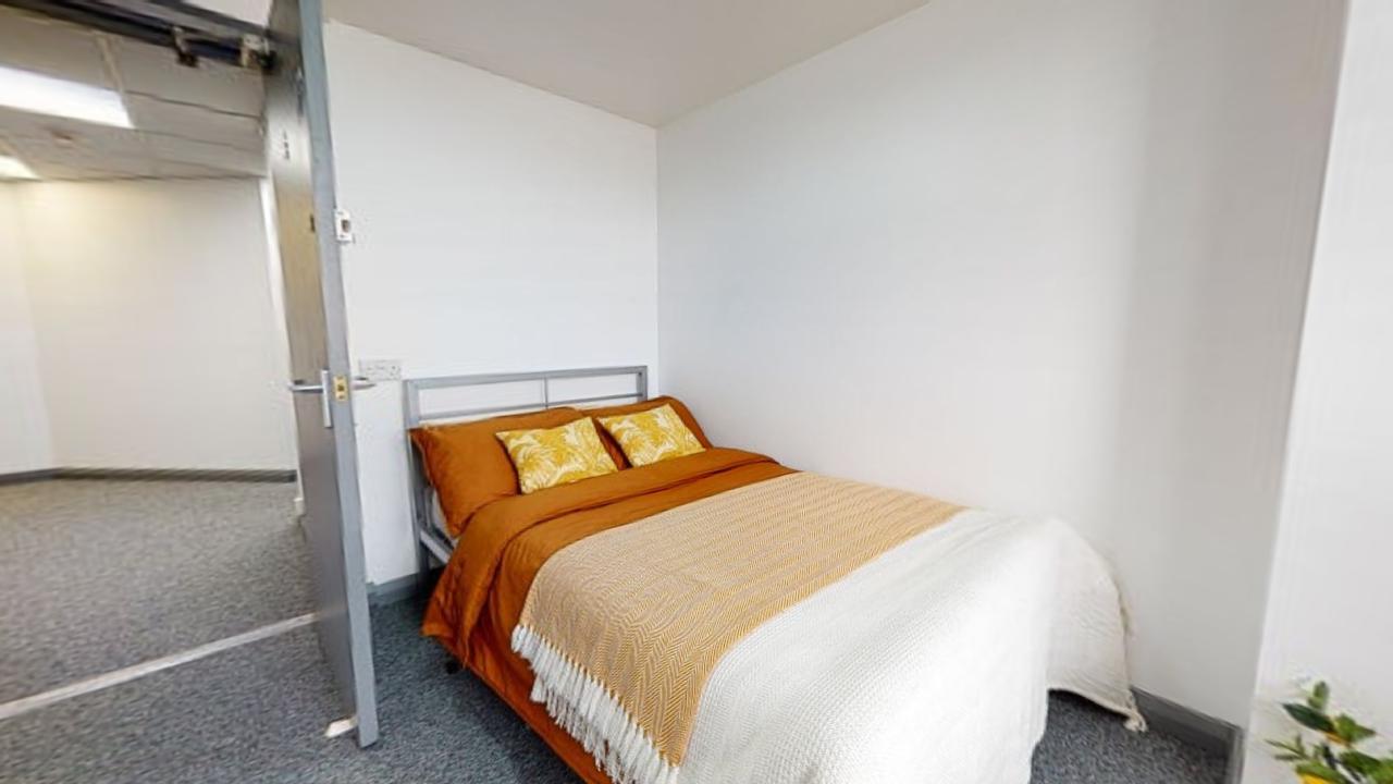 Room Stoddart Street in Newcastle upon Tyne