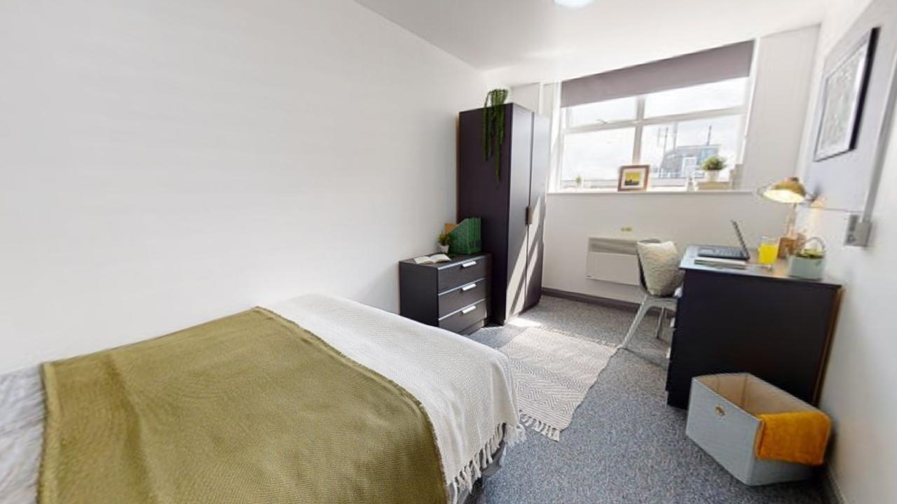 Room Stoddart Street in Newcastle upon Tyne