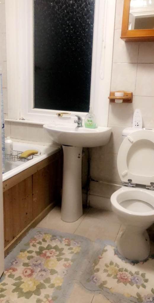 Room Brookscroft Road in Greater London