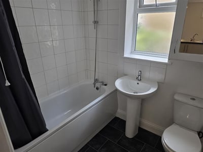 Flat Holly Lane in Greater London