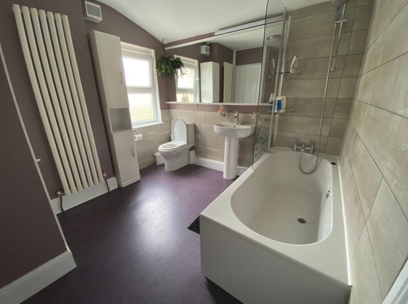 Room Upton Road in Bristol