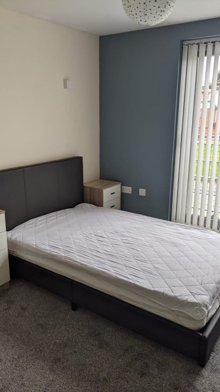 Room Brennock Close in Manchester
