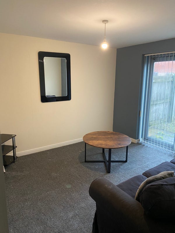 Room Brennock Close in Manchester