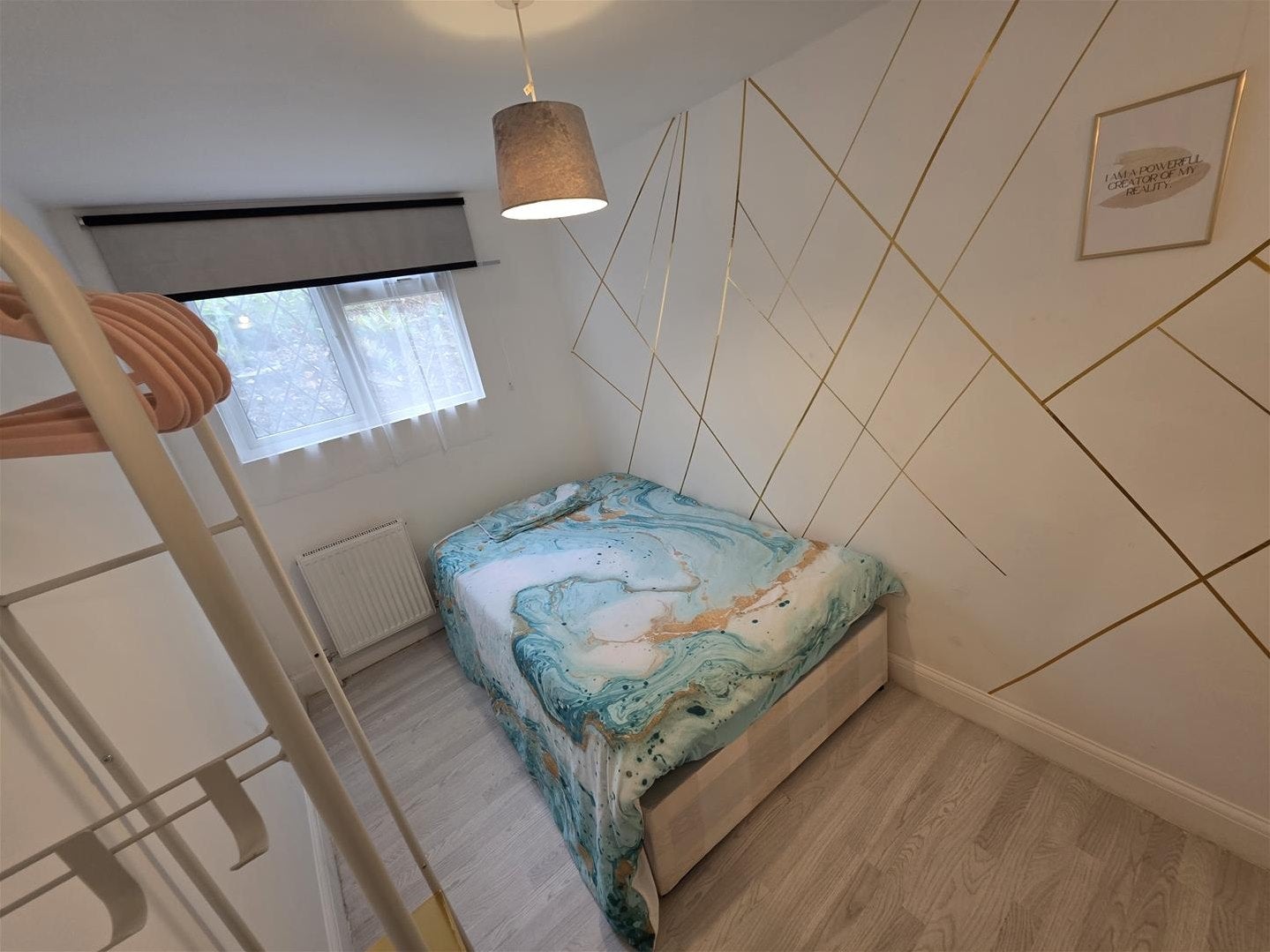 Flat Hendon Wood Lane in Greater London