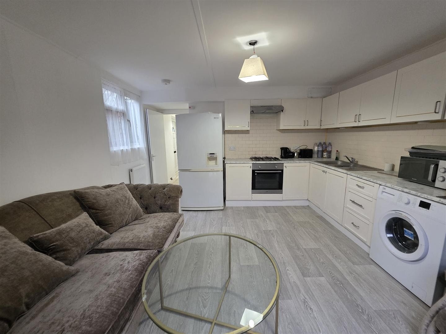 Flat Hendon Wood Lane in Greater London