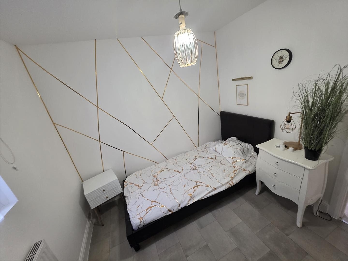 Flat Hendon Wood Lane in Greater London