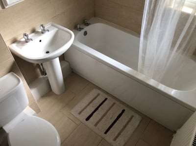 Room Hawton Crescent in Nottingham