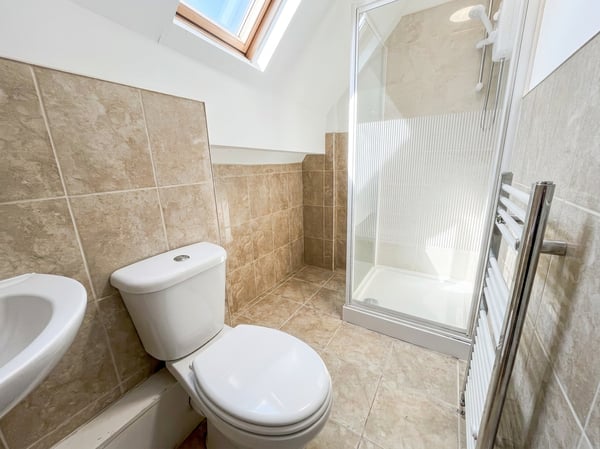 Room Hawton Crescent in Nottingham