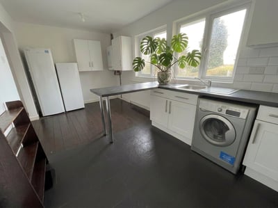 Room Hawton Crescent in Nottingham