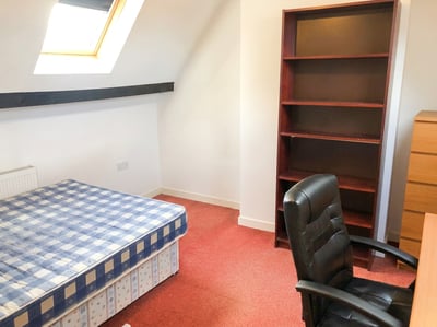 Room Hawton Crescent in Nottingham