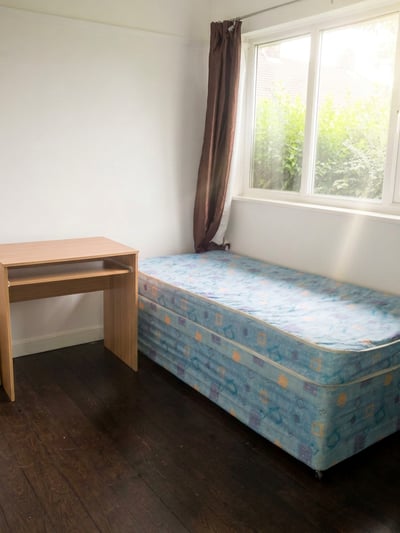Room Hawton Crescent in Nottingham