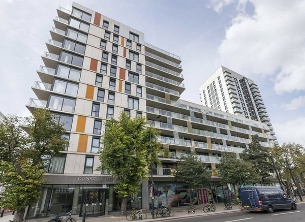 Flat Pomell Way in Greater London