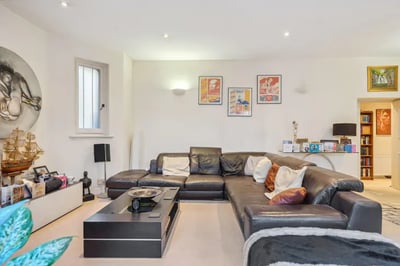 Flat Warwick Road in Greater London