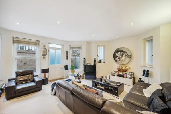 Flat Warwick Road in Greater London